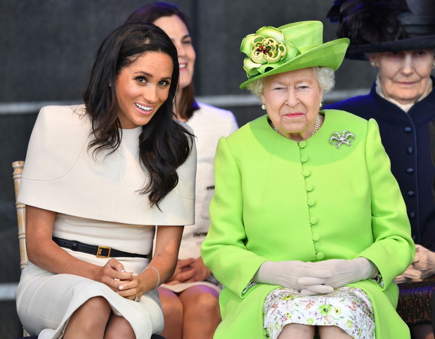 Krůlowa El?bieta wraz z ksi??n? Sussex w Cheshire