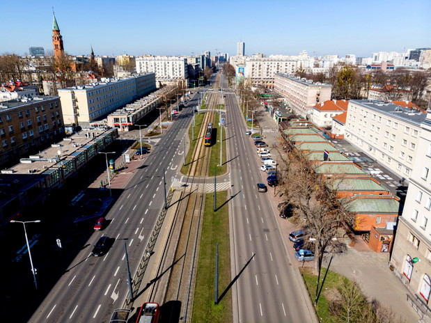 Opustosza?e ulice polskich miast