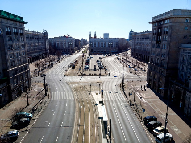 Opustosza?e ulice polskich miast