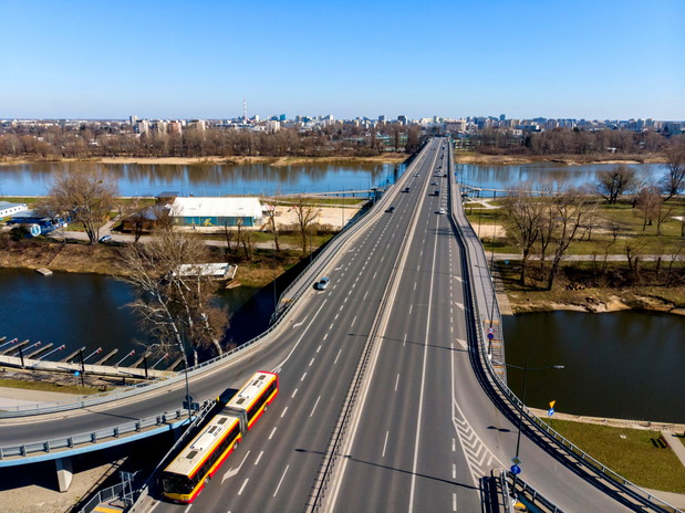 Opustosza?e ulice polskich miast
