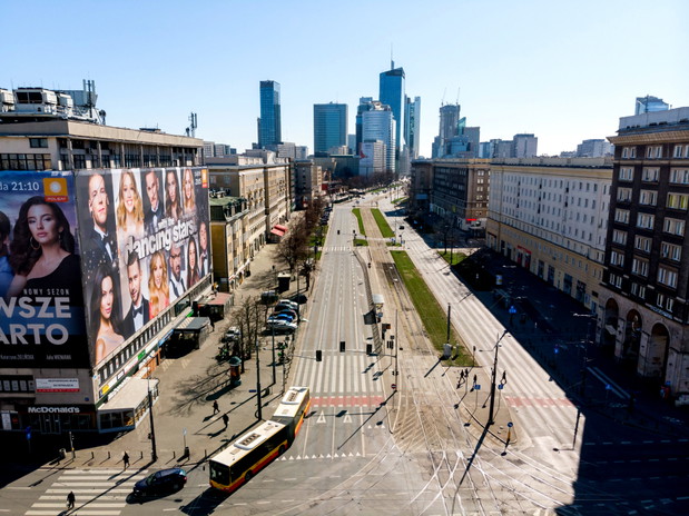 Opustosza?e ulice polskich miast