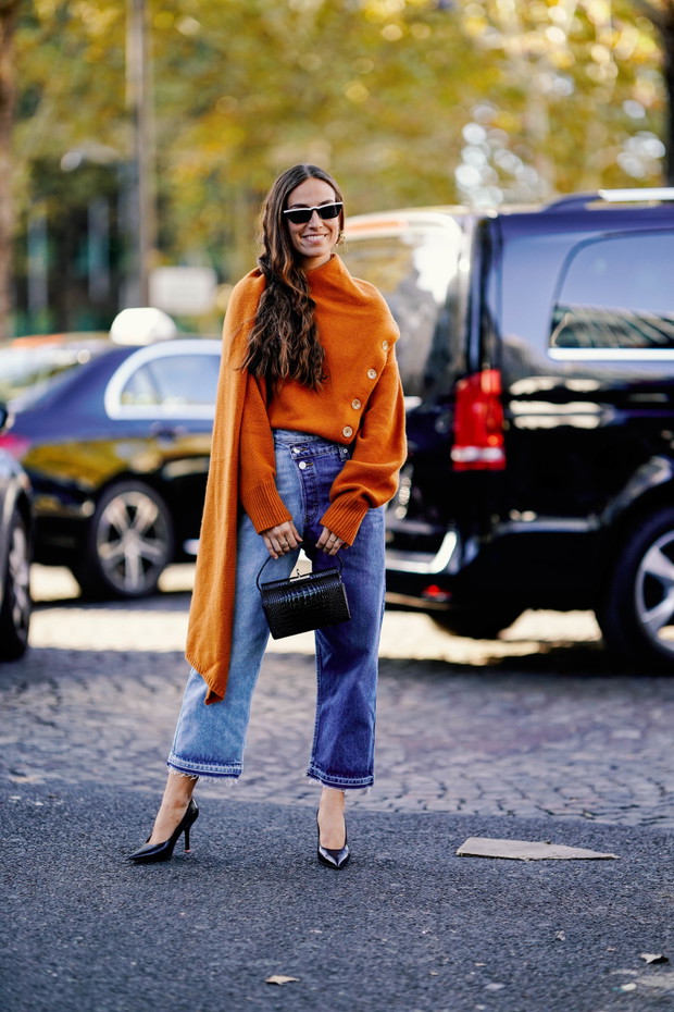 Street Style : Paris Fashion Week Womenswear Spring/Summer 2019 : Day Two