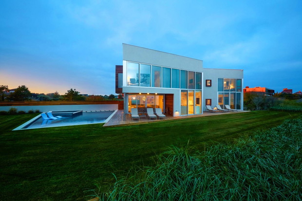 Rihanna aurait dépensé 18,5 millions de dollars pour cette propriété dans les Hamptons