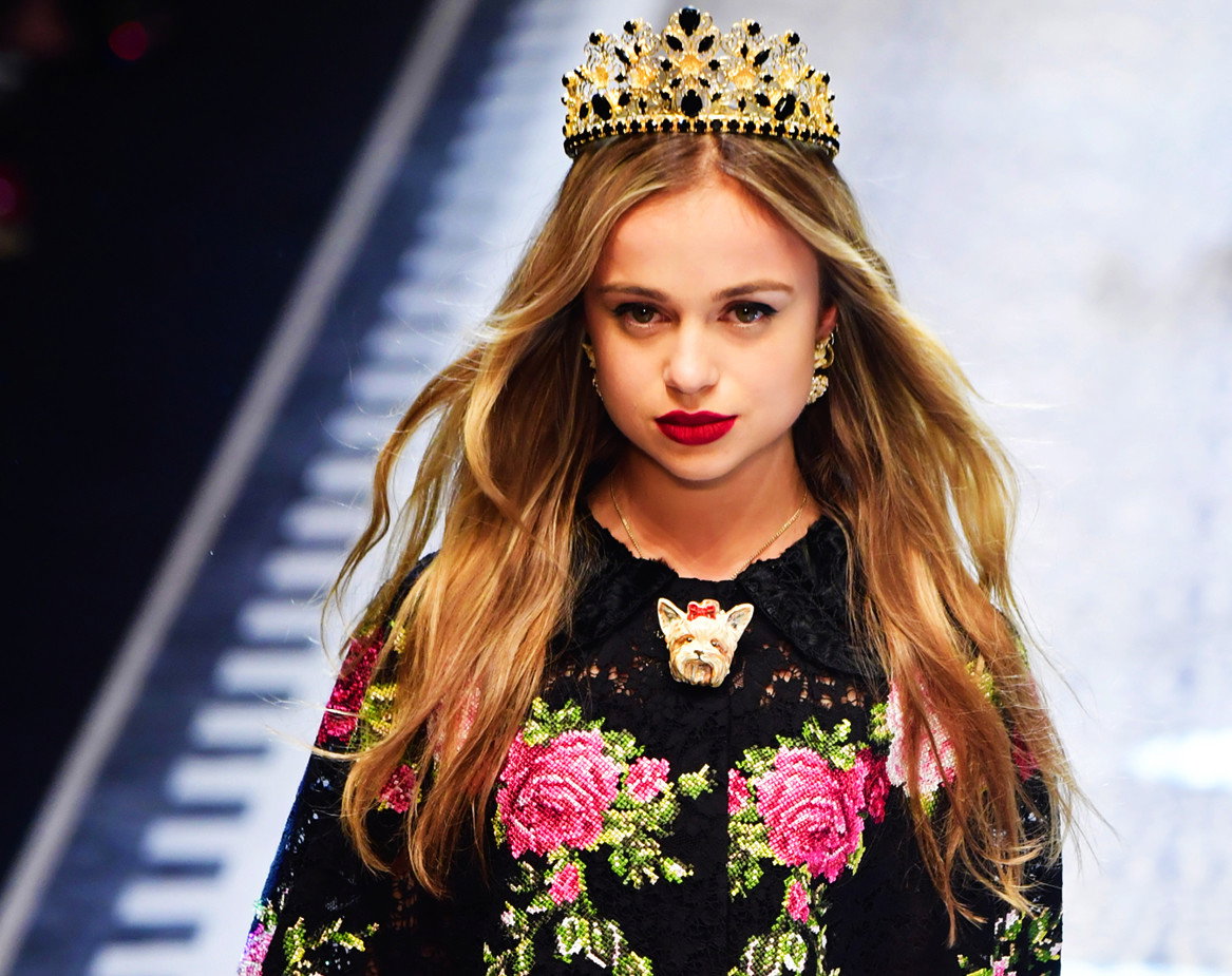lady-amelia-windsor-to-najpiekniejsza-kobieta-w-rodzinie-krolewskiej-kuzynka-harrego-i-williama-to-prawdziwa-ikona-stylu
