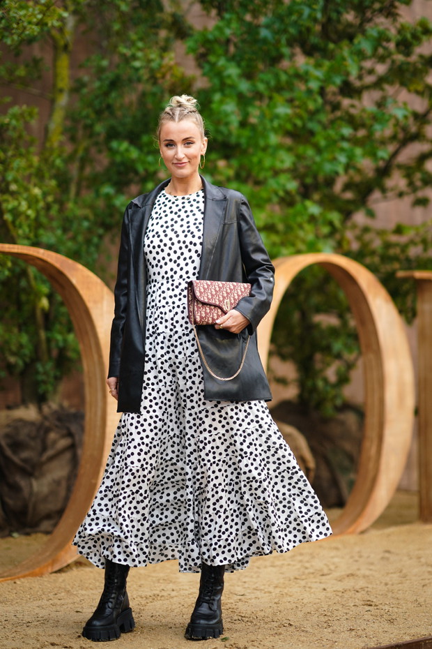 Street Style : Paris Fashion Week - Womenswear Spring Summer 2020