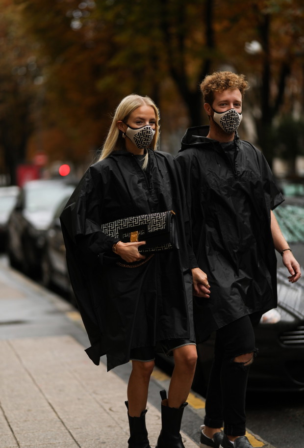 Street Style At Paris Fashion Week - Womenswear Spring Summer 2021 : Day Nine