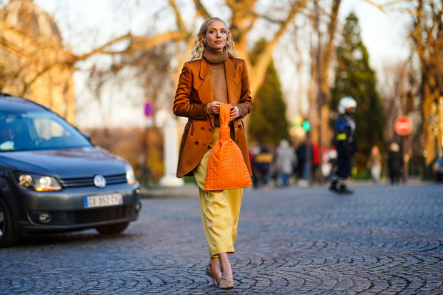 Street Style - Paris Fashion Week - Haute Couture Spring/Summer 2020 : Day Two
