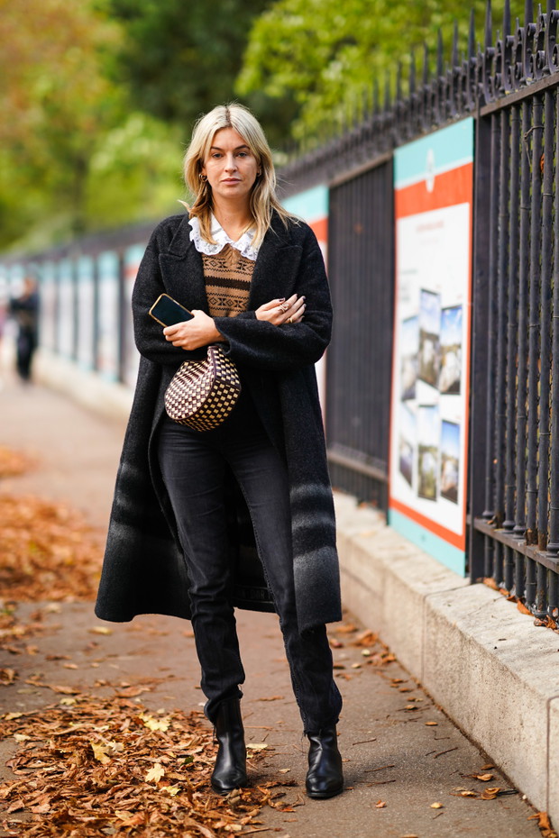 Street Style : Paris Fashion Week - Womenswear Spring Summer 2020 : Day Nine