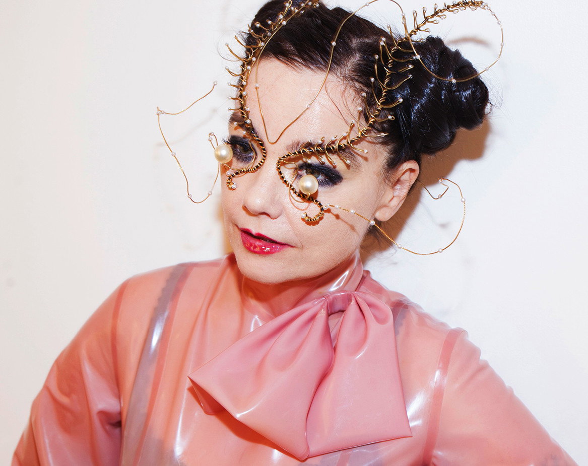 bjork-konczy-55-lat-oto-najbardziej-ekstrawaganckie-kostiumy-gwiazdy