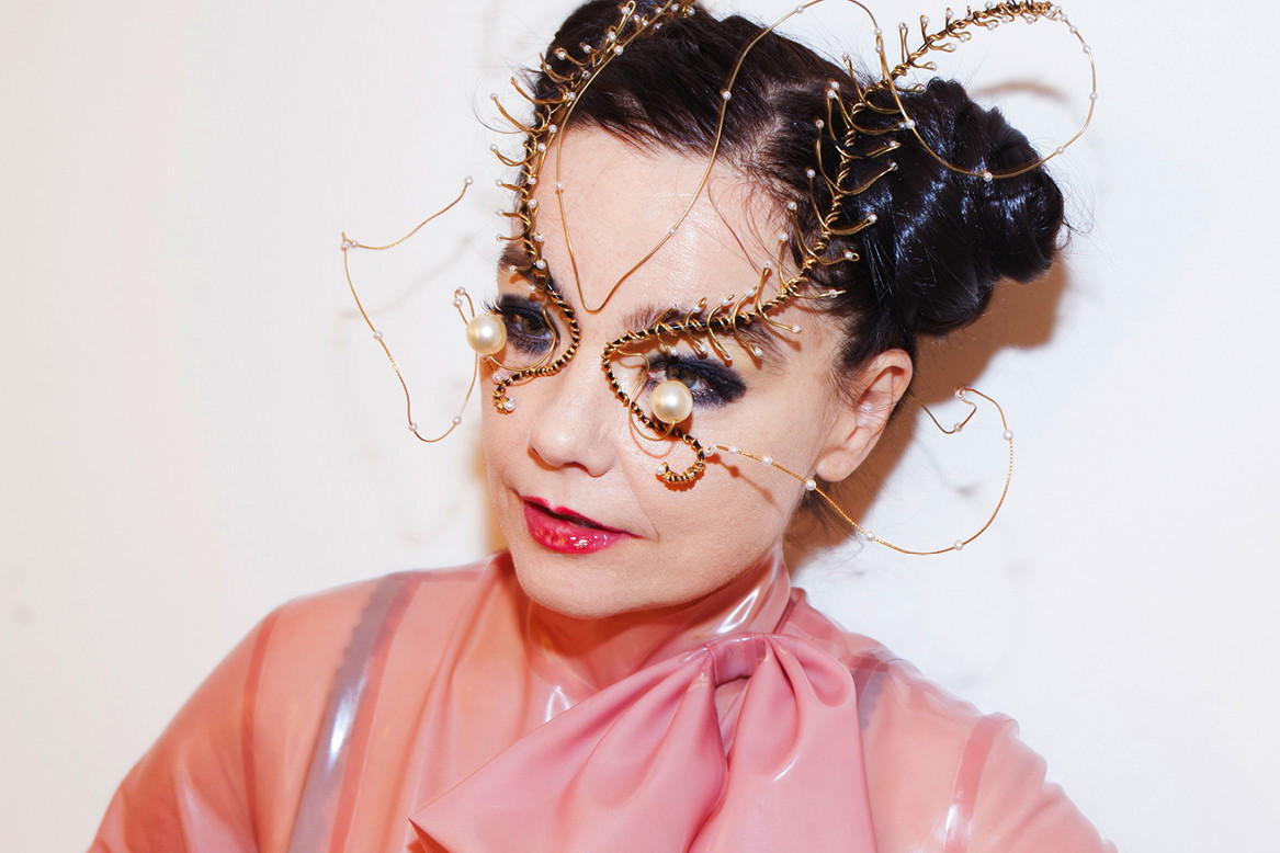 bjork-konczy-55-lat-oto-najbardziej-ekstrawaganckie-kostiumy-gwiazdy