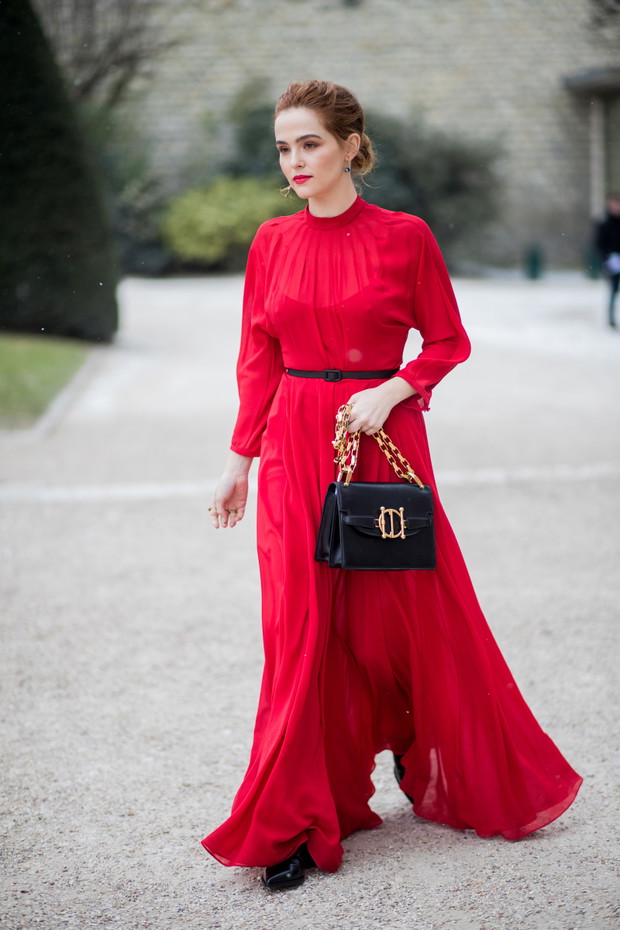 Street Style : Paris Fashion Week Womenswear Fall/Winter 2018/2019 : Day Two