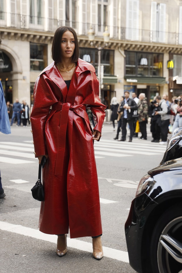 Street Style : Paris Fashion Week - Womenswear Spring Summer 2020 : Day Eight