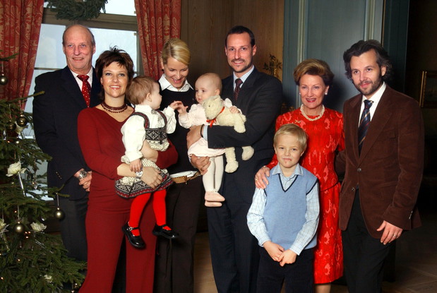 Norwegian Royal Family Poses For Christmas Portraits