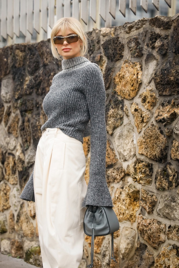 Street Style - Paris Fashion Week - Womenswear Fall/Winter 2020/2021 : Day Five