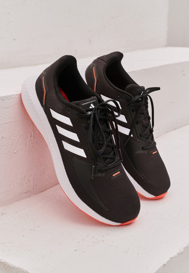 Czarne buty sportowe Adidas