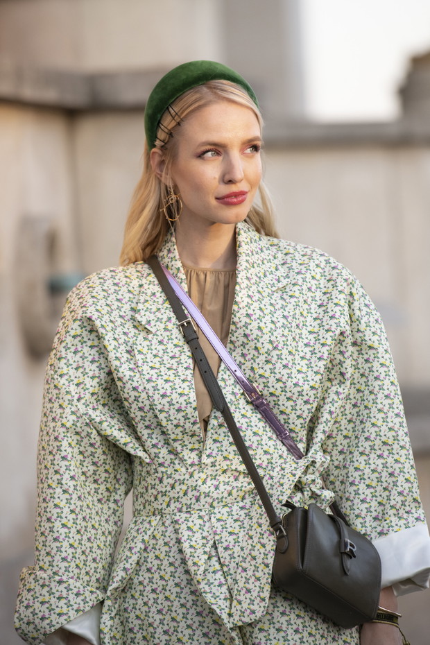 Street Style - Paris Fashion Week Womenswear Fall/Winter 2019/2020 : Day Three