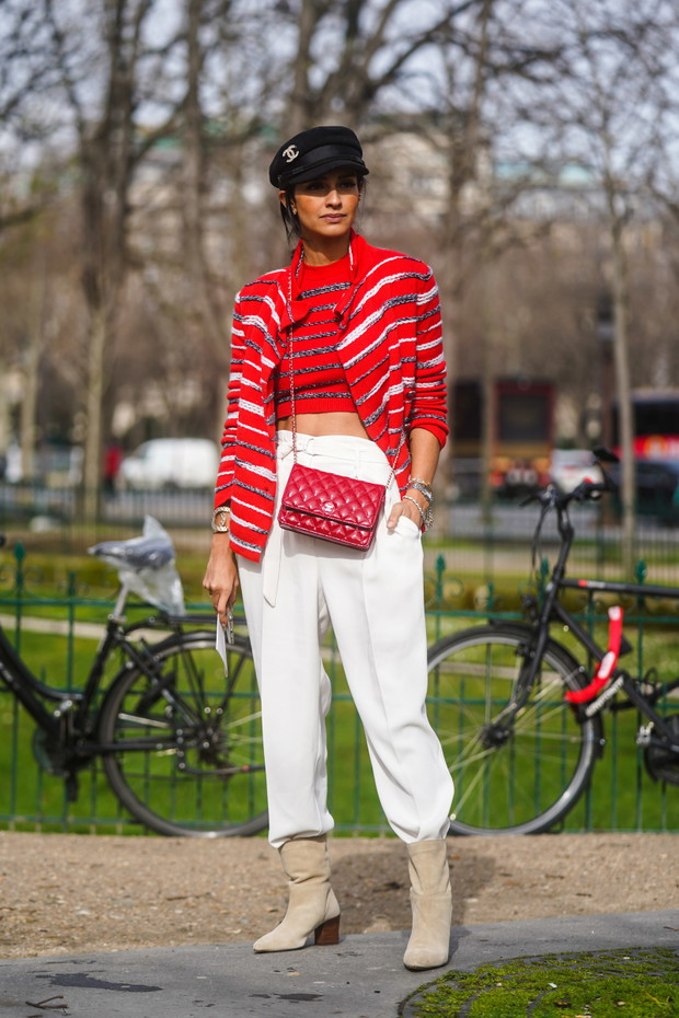 Street Style - Paris Fashion Week - Womenswear Fall/Winter 2020/2021 : Day Nine