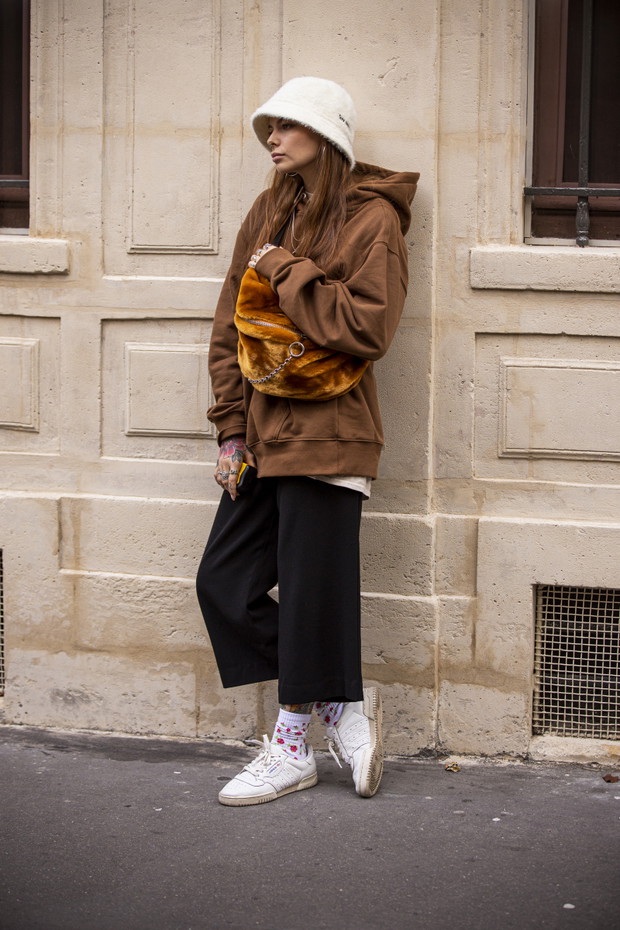 Street Style : Paris Fashion Week - Womenswear Spring Summer 2020 : Day Eight