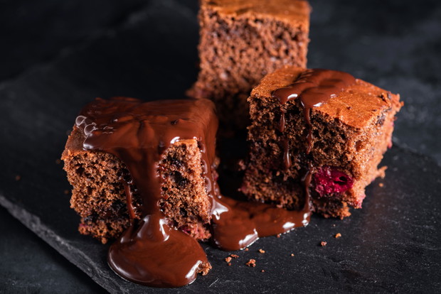 Chocolate brownie cake with sauce