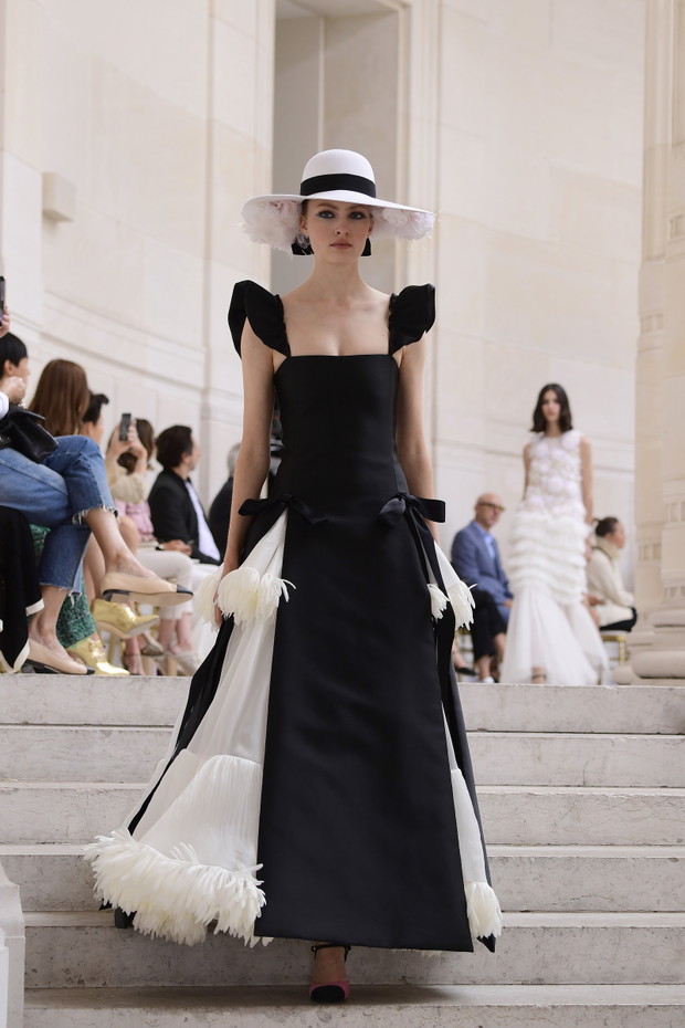 Chanel : Runway - Paris Fashion Week - Haute Couture Fall/Winter 2021/2022