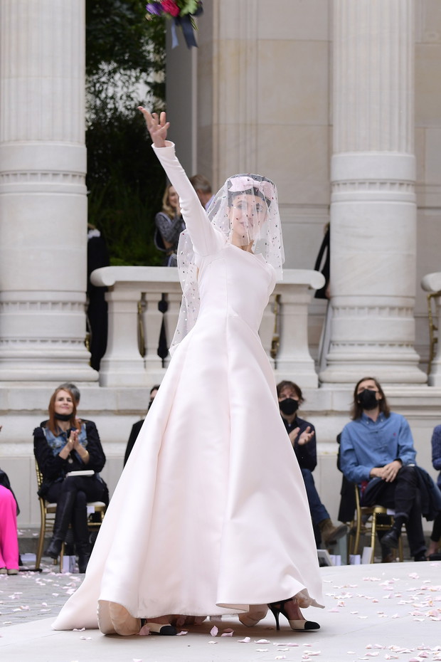 Chanel : Runway - Paris Fashion Week - Haute Couture Fall/Winter 2021/2022
