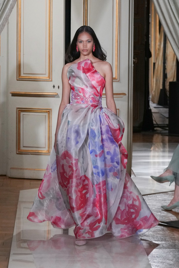 Giorgio Armani Prive : Runway - Paris Fashion Week - Haute Couture Fall/Winter 2021/2022