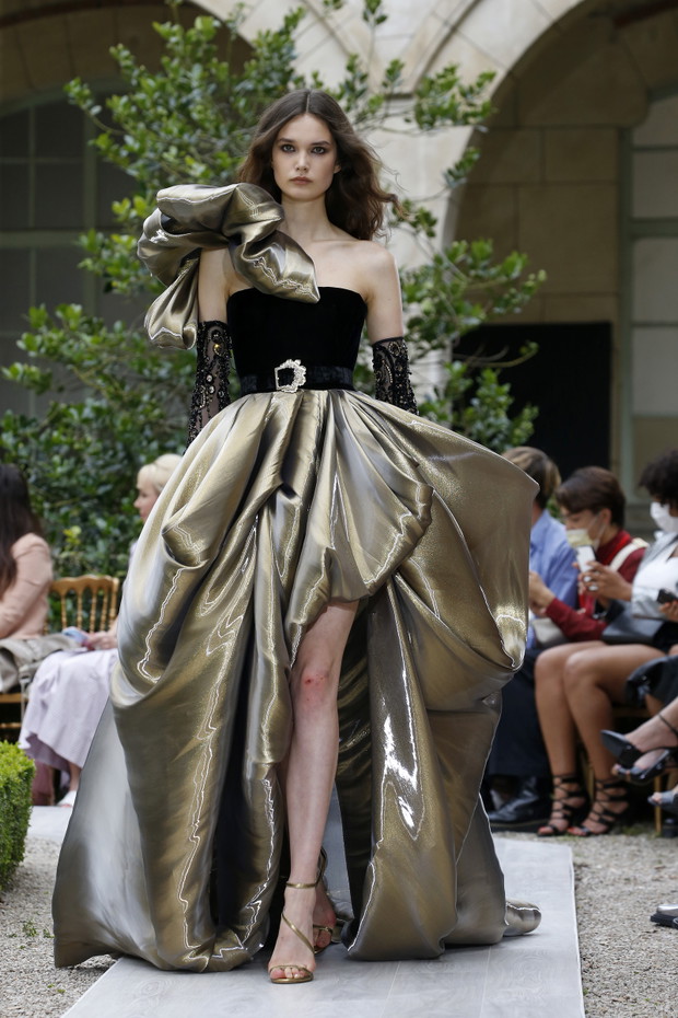 Zuhair Murad : Runway - Paris Fashion Week - Haute Couture Fall/Winter 2021/2022