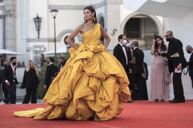 "Madres Paralelas" Red Carpet And Opening Ceremony - The 78th Venice International Film Festival