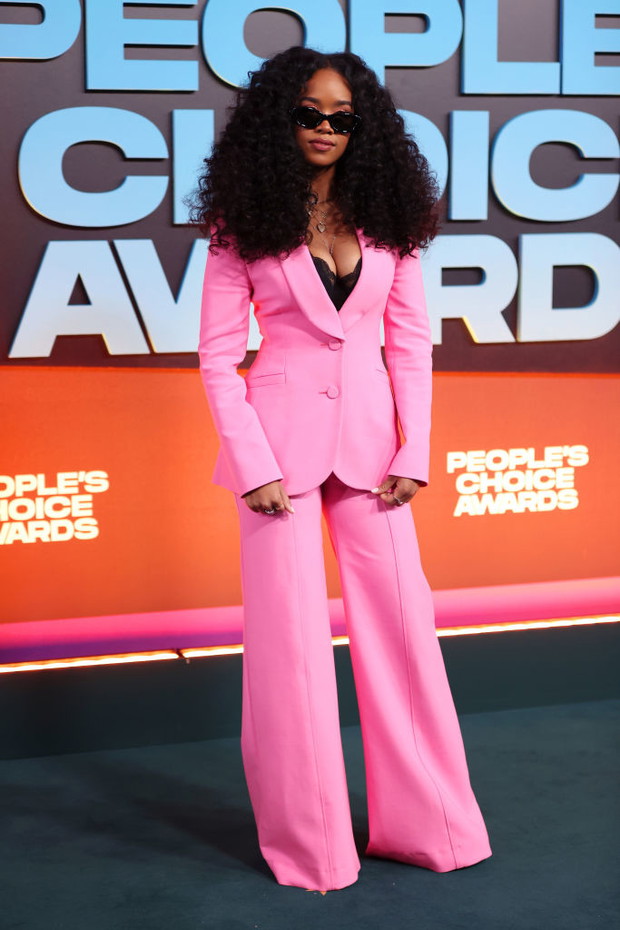 2021 E! People's Choice Awards - Red Carpet