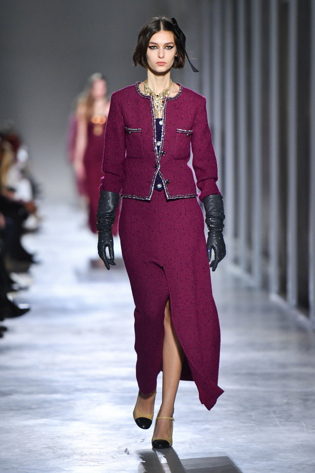 Chanel Metiers D'Art 2021-2022 : Runway At Le 19M