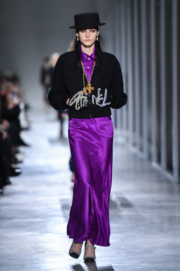 Chanel Metiers D'Art 2021-2022 : Runway At Le 19M