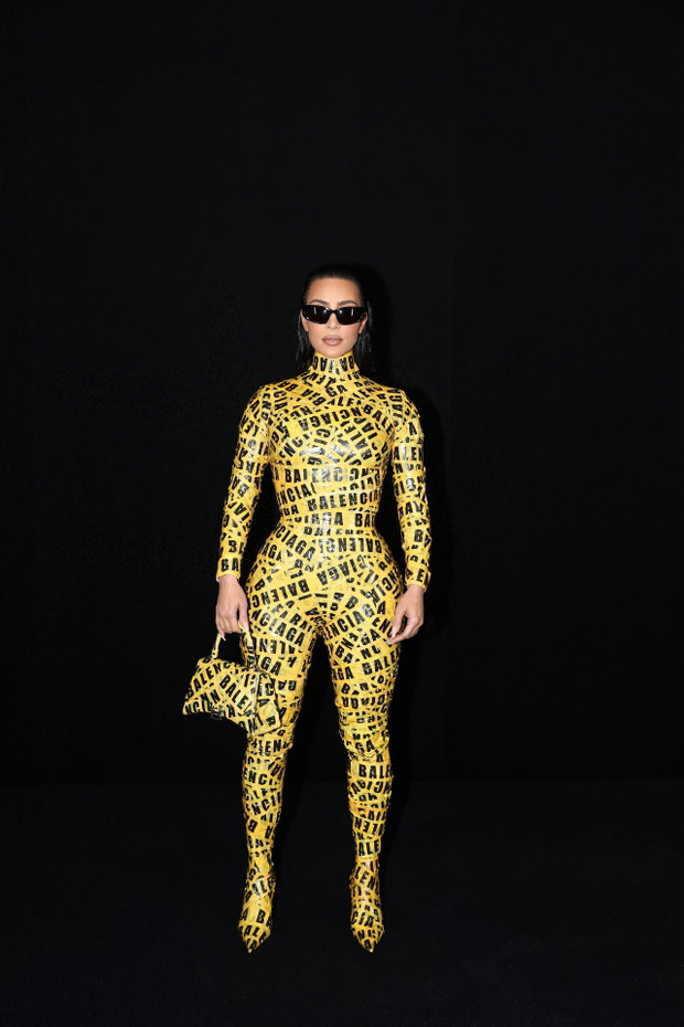 Exclusif - Kim Kardashian au dťfilť Balenciaga lors de la Fashion Week de Paris au Bourget ŗ Paris