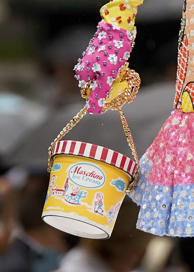 Moschino SS22 Show - Details