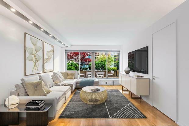 Scarlett Johansson has finally sold her longtime Manhattan penthouse for $1.87 million