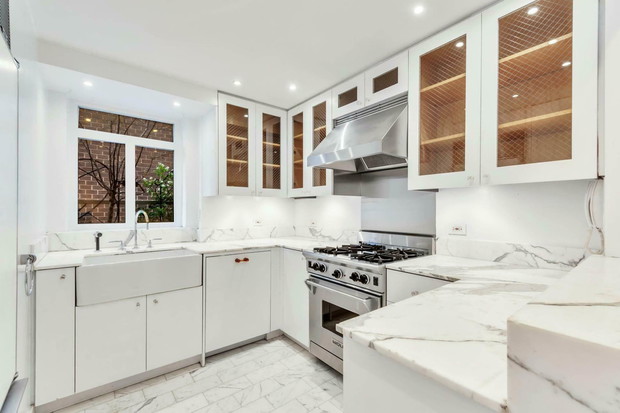 Scarlett Johansson has finally sold her longtime Manhattan penthouse for $1.87 million