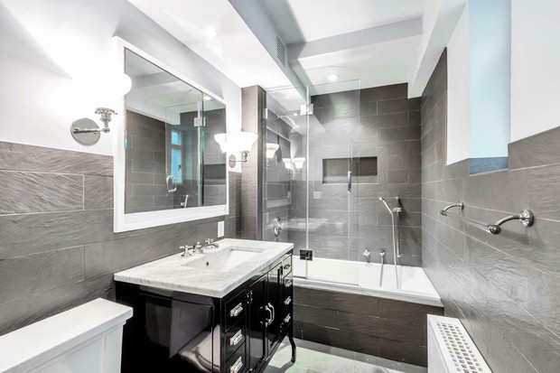 Scarlett Johansson has finally sold her longtime Manhattan penthouse for $1.87 million