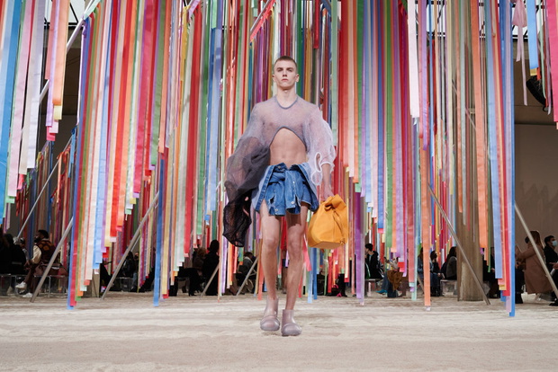 Loewe : Runway - Paris Fashion Week - Menswear F/W 2022-2023