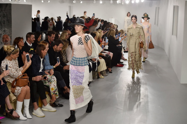 Loewe - Runway RTW - Spring 2018 - Paris Fashion Week