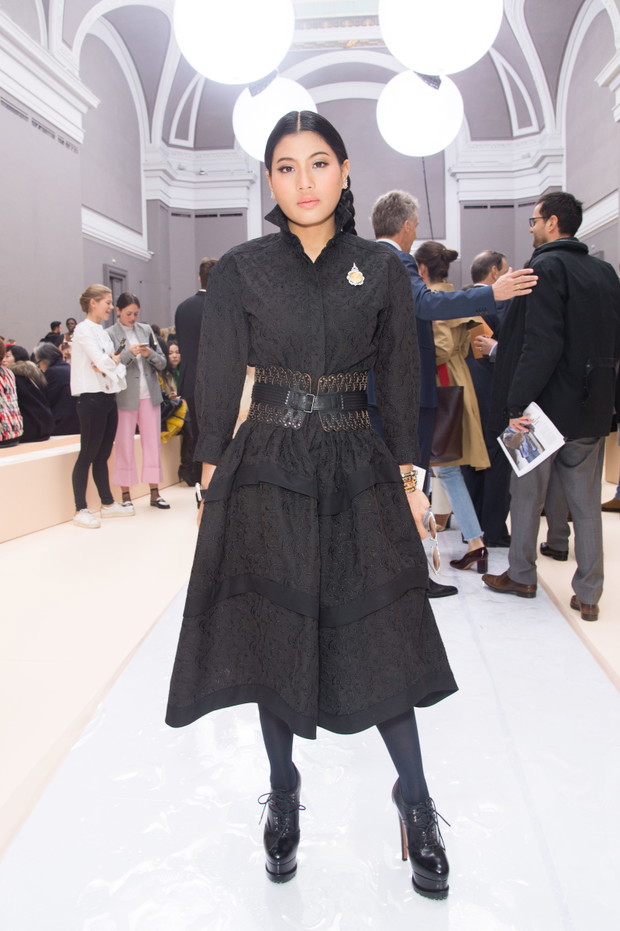 Chloe : Front Row - Paris Fashion Week Womenswear Fall/Winter 2017/2018