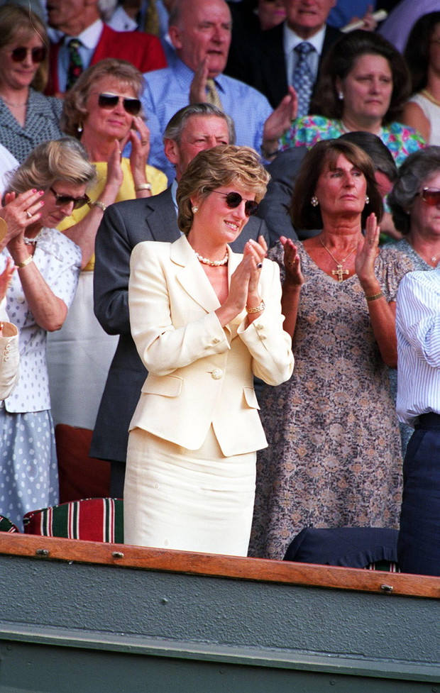 HRH PRINCESS OF WALES(HRH Princess Diana)Seen at the 1995 WimbledonTennis Championships.COMPULSORY CREDIT: UPPA/PhotoshotPhoto UGL 009812/E-15  09
