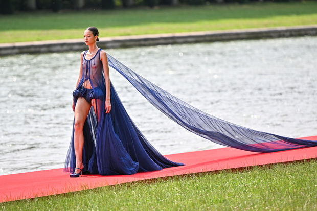 "Le Chouchou" Jacquemus' Fashion Show : Runway At Chateau De Versailles