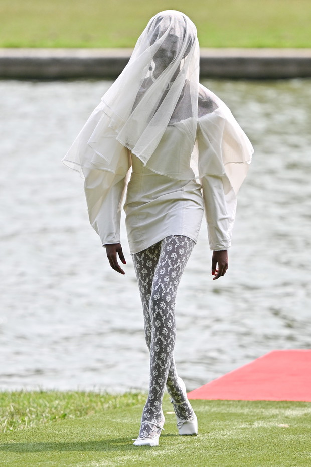 "Le Chouchou" Jacquemus' Fashion Show : Runway At Chateau De Versailles