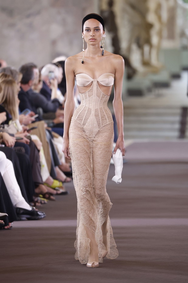 Schiaparelli : Runway - Paris Fashion Week - Haute Couture Fall/Winter 2023/2024