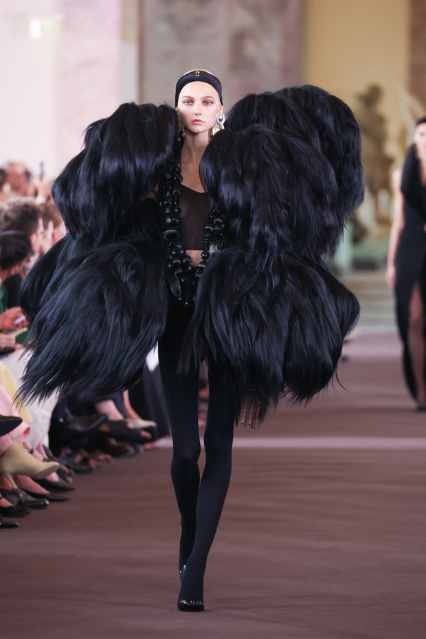 Schiaparelli : Runway - Paris Fashion Week - Haute Couture Fall/Winter 2023/2024