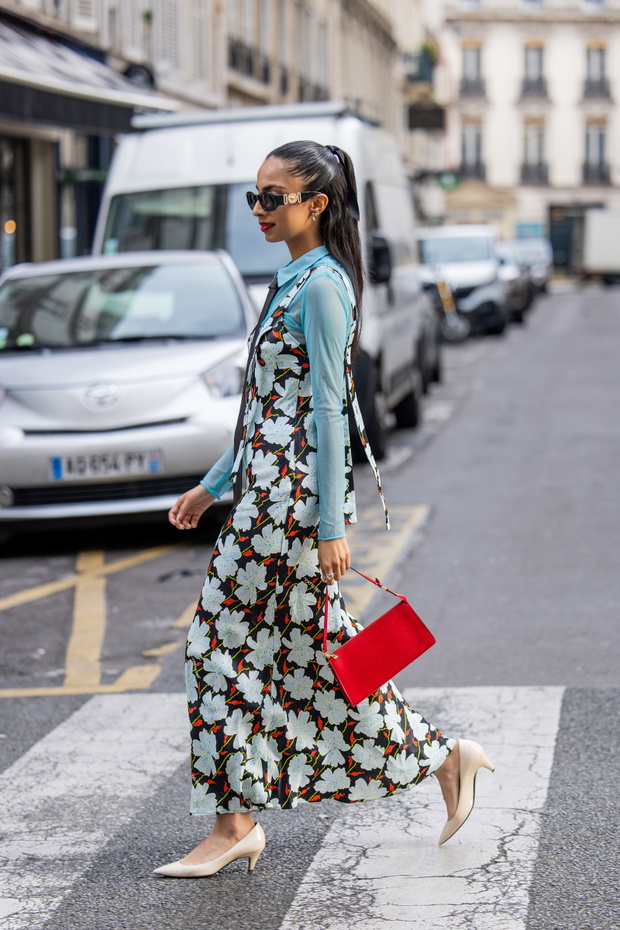 Street Style - Paris Fashion Week - Womenswear Spring/Summer 2024 - Day Three