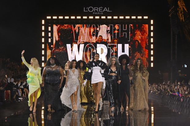 "Le Défilé L'Oréal Paris - Walk Your Worth" : Runway - Paris Fashion Week - Womenswear Spring/Summer 2024