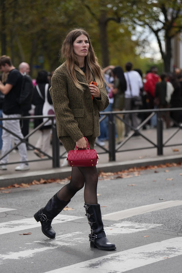 Street Style - Paris Fashion Week - Womenswear Spring/Summer 2024 - Day Nine