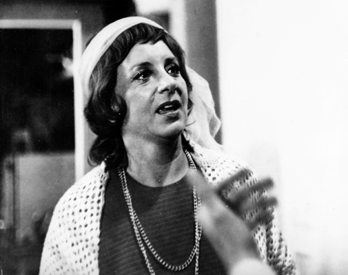 jamnik Zofia Czerwińska, 1972 r.  Kadr z filmu "Poszukiwany, poszukiwana" w reżyserii Stanisława Barei,