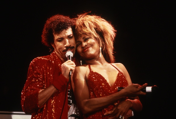 Lionel Richie performs with Tina Turner