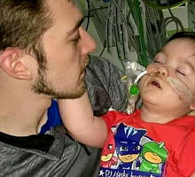 Alfie Evans, chory chłopiec walczy o życie. Tom Evans oskarży lekarzy o próbę morderstwa